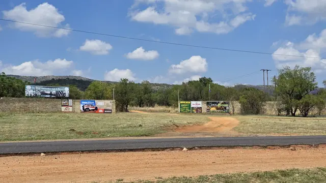 De Wildt 4x4 entrance from the R513 main road.